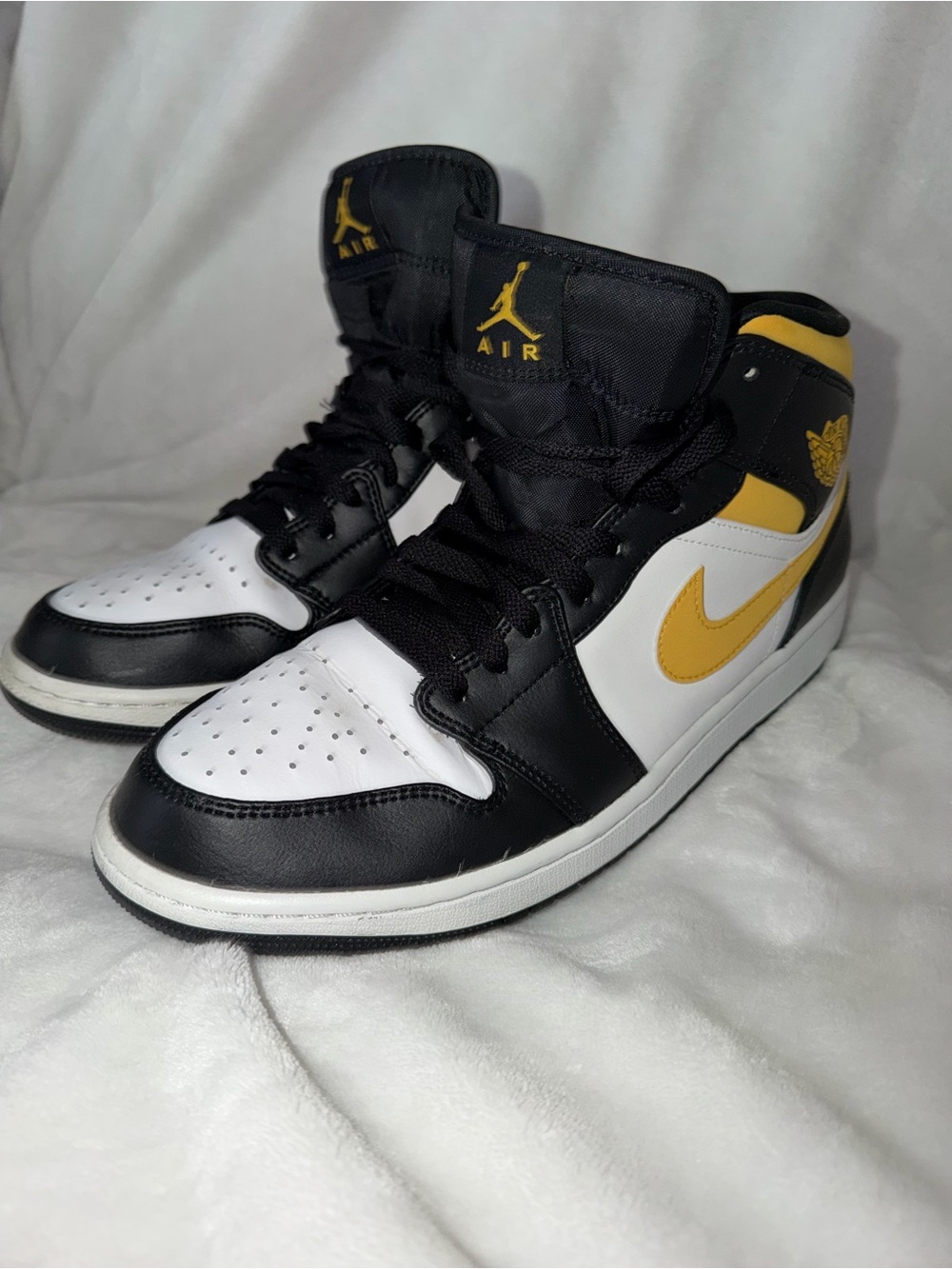 Nike Air Jordan 1 Mid High Top Sneakers Black & Yellow US 11